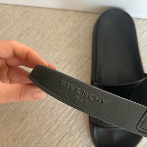 Size 7, black and white Givenchy women's slides - Picture 5 of 6